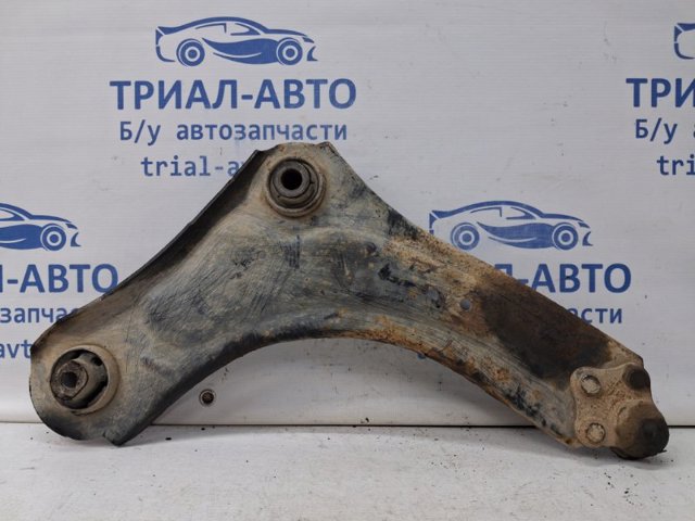 Лівий важіль передній нижній підвіски 545018194R RENAULT