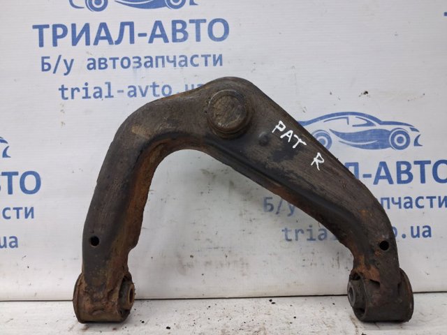 Важіль передньої підвіски верхній, правий 54524EB300 NISSAN