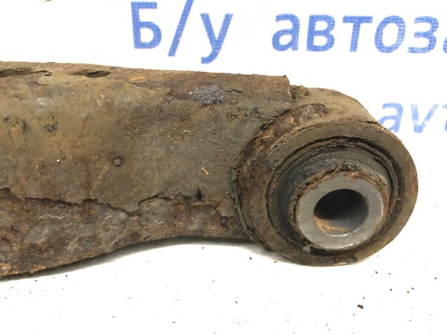 Важіль задньої підвіски нижній, правий 55110JG00B NISSAN