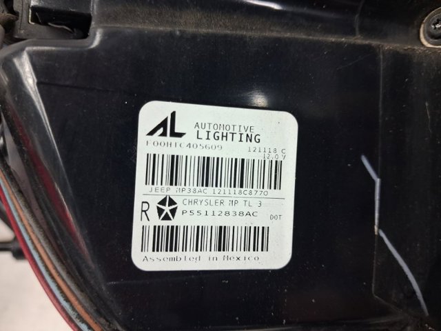 Задній правий зовнішній ліхтар 55112838AB CHRYSLER