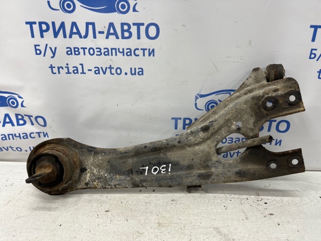Важіль/тяга задньої підвіски подовжній нижній, лівий 552702H000 HYUNDAI