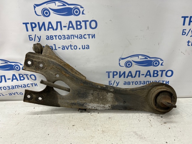 Важіль/тяга задньої підвіски подовжній нижній, правий 552802H000 HYUNDAI