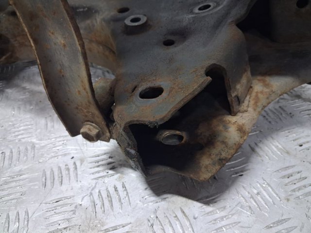 Балка задньої підвіски, підрамник 554001YA0B NISSAN