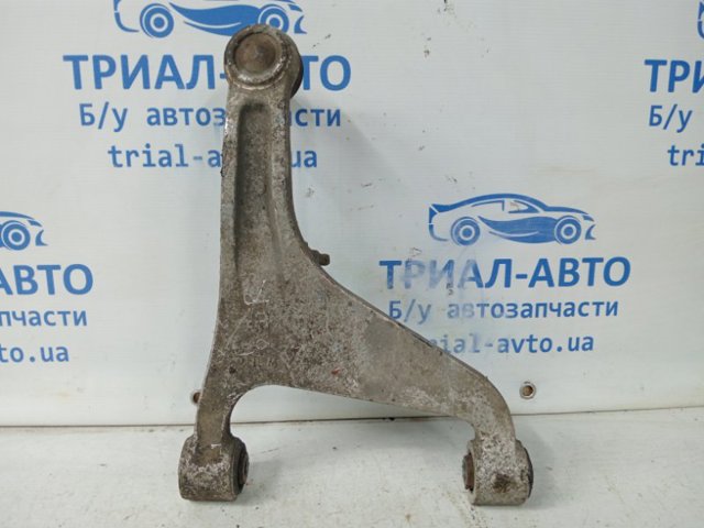 Цапфа поворотна права 555011MA0B NISSAN