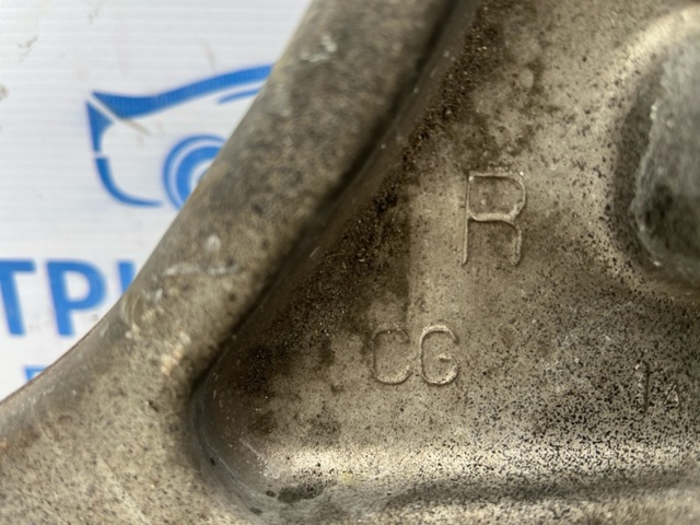 Важіль підвіски задній правий 55501CG000 NISSAN