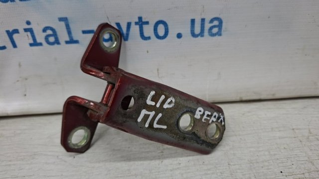 Петля водійських дверей 5702A006 MITSUBISHI