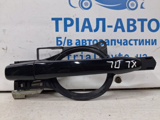 Тримач зовнішньої ручки дверей, передніх лівих 5716A307 MITSUBISHI