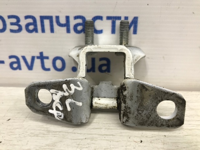 Дверний шарнір задній лівий 5732A053 MITSUBISHI