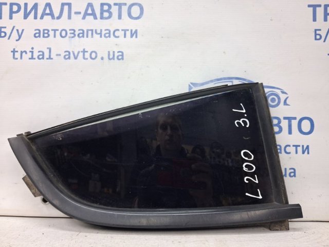 Задня кватирка ліва 5740A205 MITSUBISHI