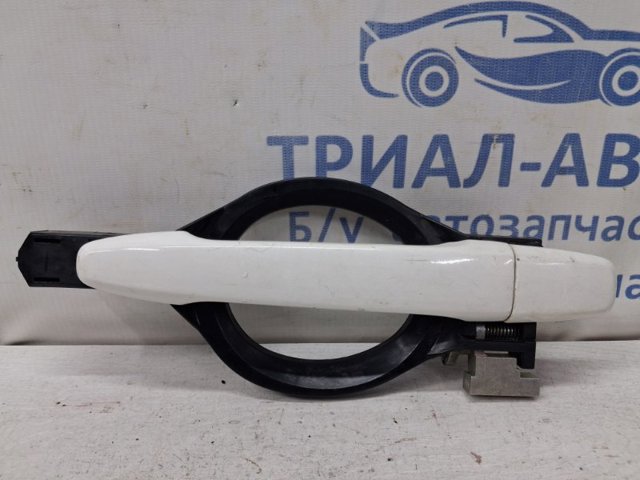 Тримач зовнішньої ручки дверей, задніх правих 5746A088 MITSUBISHI
