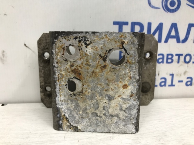 Кронштейн підсилювача заднього бампера 5832342010 TOYOTA
