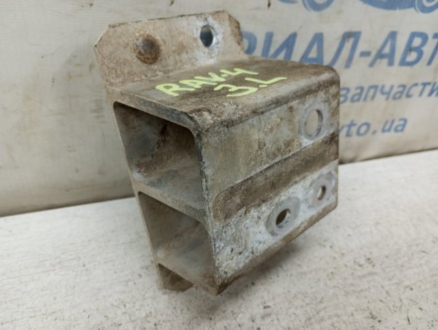 Кронштейн підсилювача заднього бампера 5832442010 TOYOTA