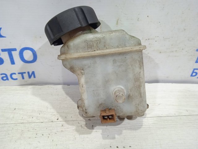 Бачок головного гальмівного циліндру 585113K501 HYUNDAI