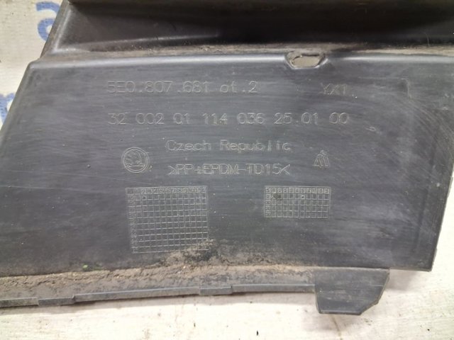 Заглушка під протитуманні фари, ліва 5E0807681 VAG