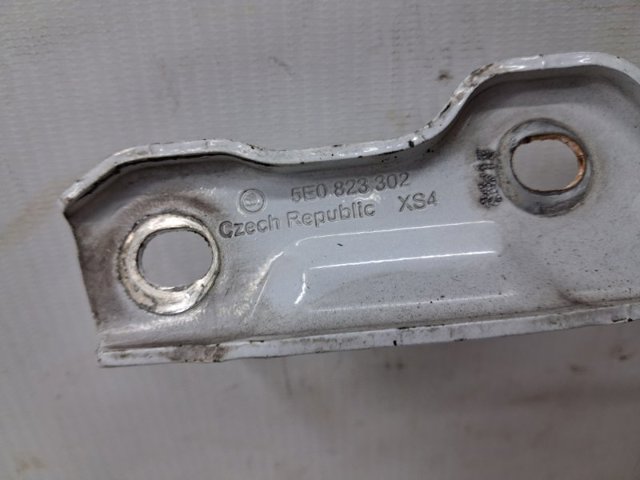 Завіса капота права 5E0823302 VAG