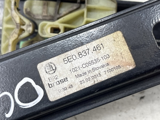 Механізм стеклопідйомника дверей передніх, лівих 5E0837461 VAG