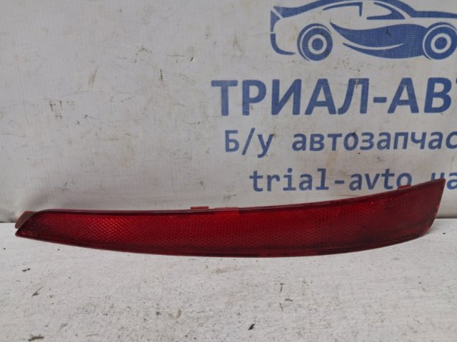 Правий катафот бампера 5E5945106 VAG