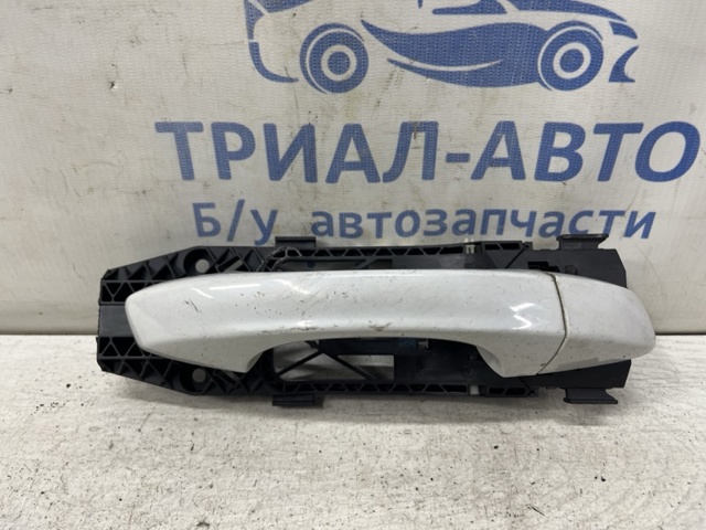 Ручка задньої двері зовнішня права 5G0837206 VAG