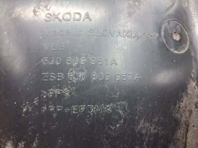 Підкрилок передній лівий 5J0809957A VAG