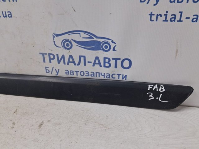 Накладка задніх дверей 5J08537539B9 VAG