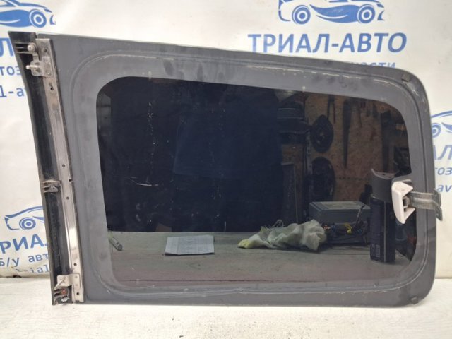 Скло кузова/багажного відсіку, праве 6121A218 MITSUBISHI