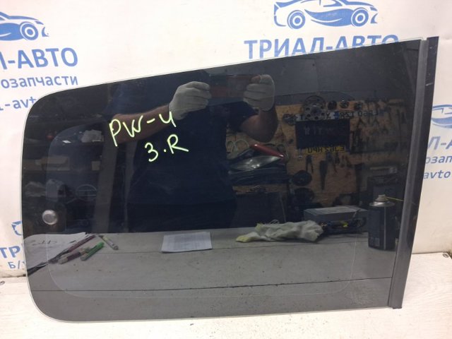 Стукло багажника, праве 6121A218 MITSUBISHI