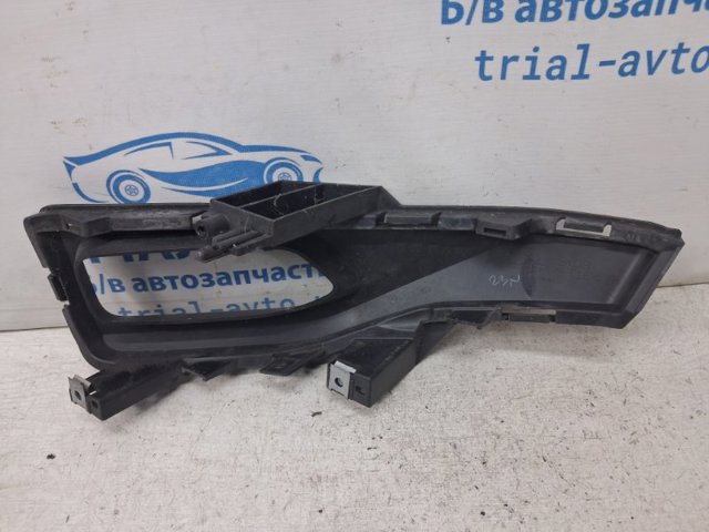 Решітка переднього бампера, права 622565SK0B NISSAN