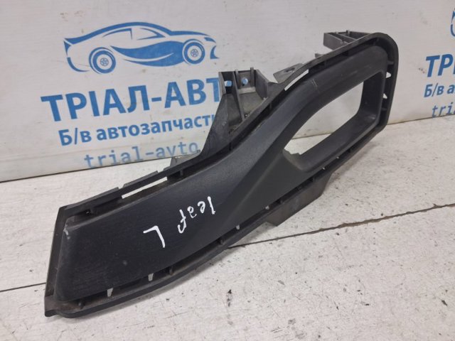 Решітка переднього бампера, ліва 622575SK0B NISSAN