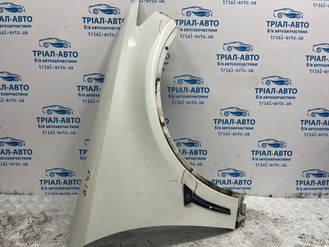 Переднє праве крило 63100CG000 NISSAN
