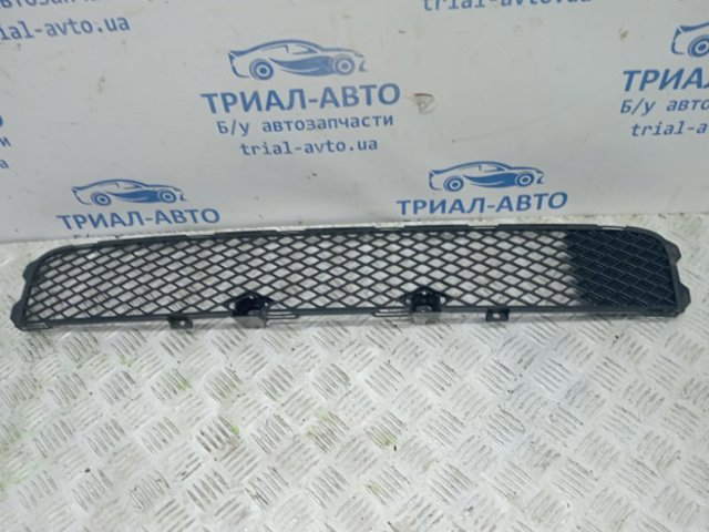 Решітка переднього бампера, центральна 6400A827 MITSUBISHI