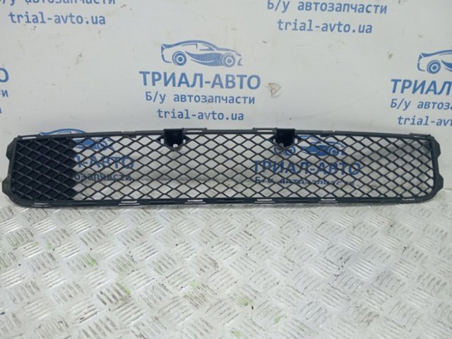 Решітка переднього бампера, центральна 6400A827 MITSUBISHI