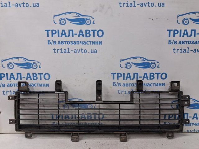 Решітка переднього бампера, центральна 6402A123 MITSUBISHI