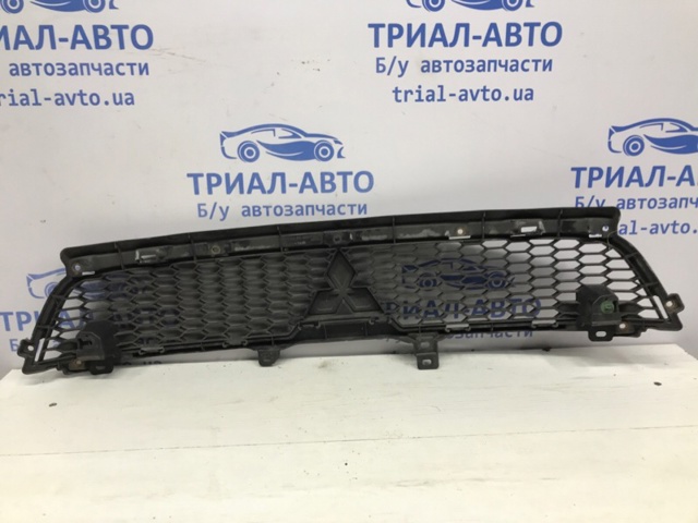 Решітка переднього бампера, верхня 6402A198 MITSUBISHI