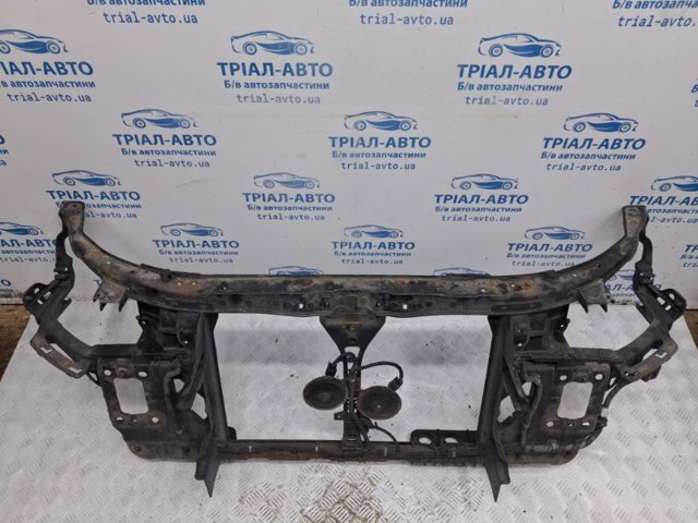Рамка передньої панелі 641012L000 HYUNDAI