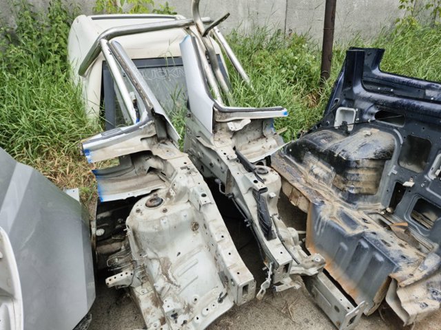 Панель бризковика (лонжерону) моторного відсіку, права 645023W000 HYUNDAI