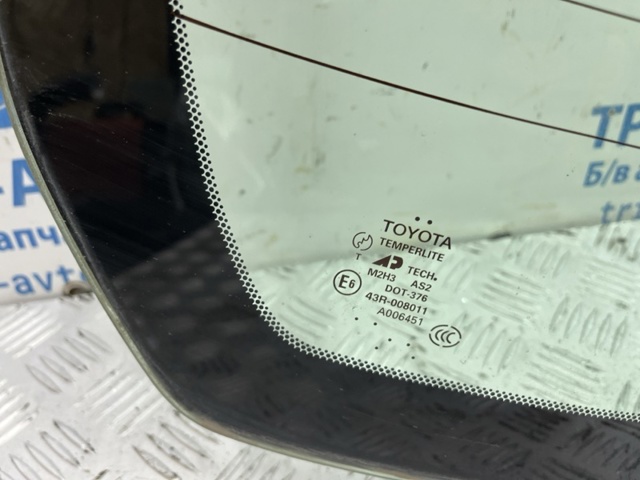 Заднє стекло 648110W310 TOYOTA