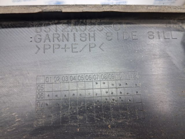Накладка зовнішня (молдинг) порога, лівий 6512A025 MITSUBISHI