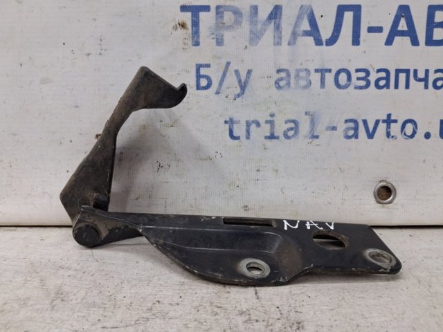 Шарнір капота правий 65400ZP00A NISSAN