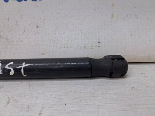 Стійка капота Dacia Duster