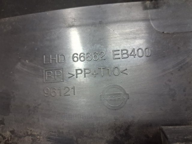 Водостік лобового скла, жабо 66862EB400 NISSAN