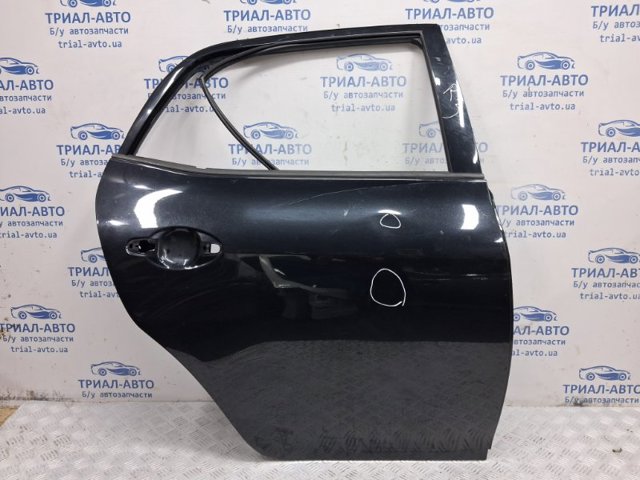 Двері задні, праві Тойота Ауріс UKP