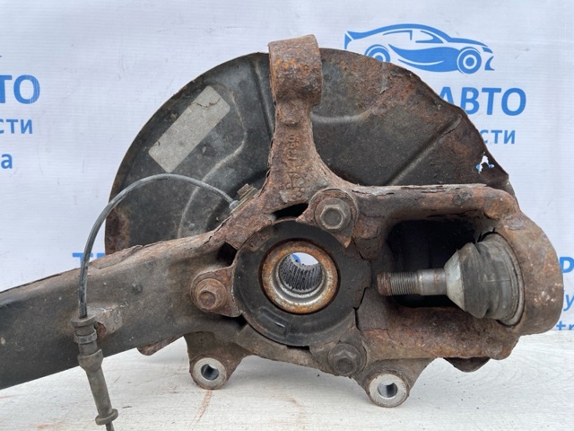 Кулак поворотний передній лівий 68022629AD CHRYSLER