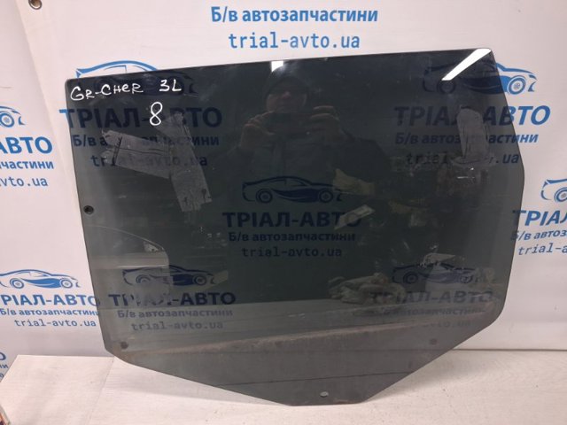 Скло задньої двері лівої 68086589AA CHRYSLER