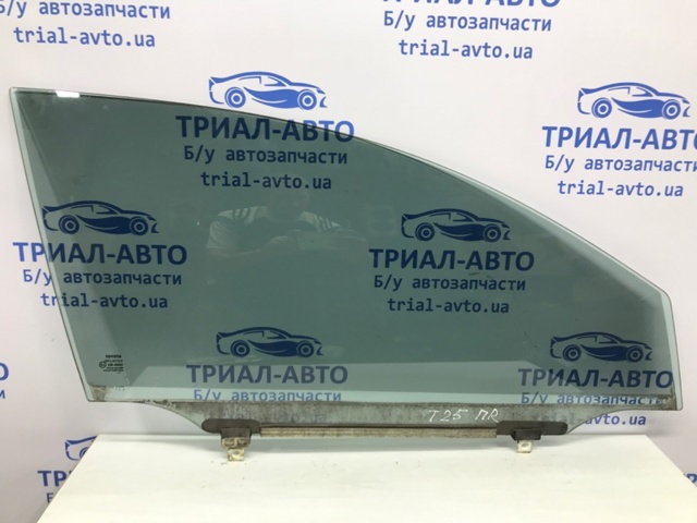 Скло передньої правої двері 6810105030 TOYOTA