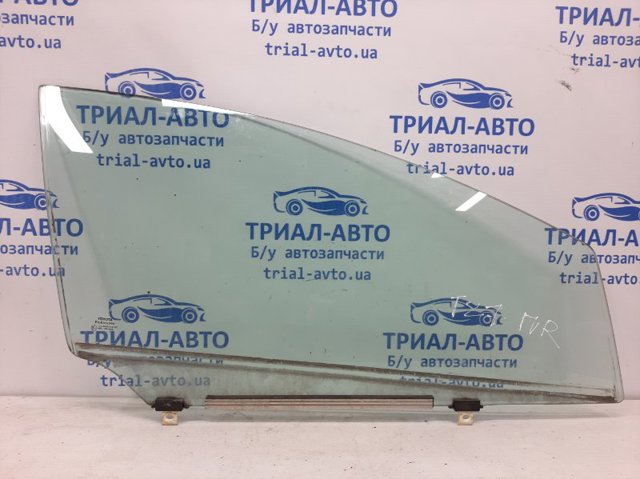 Скло передньої правої двері 6810105050 TOYOTA