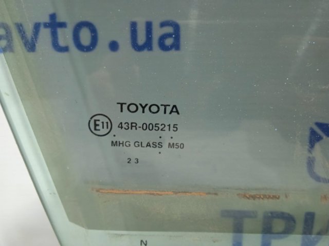 Скло передніх дверей, правою 6810106280 TOYOTA