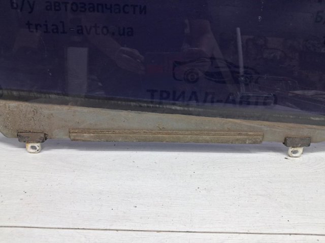 Скло передньої правої двері 6810142160 TOYOTA
