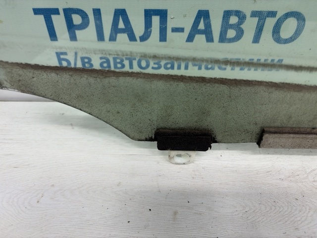 Скло пасажирських дверей 6810142160 TOYOTA