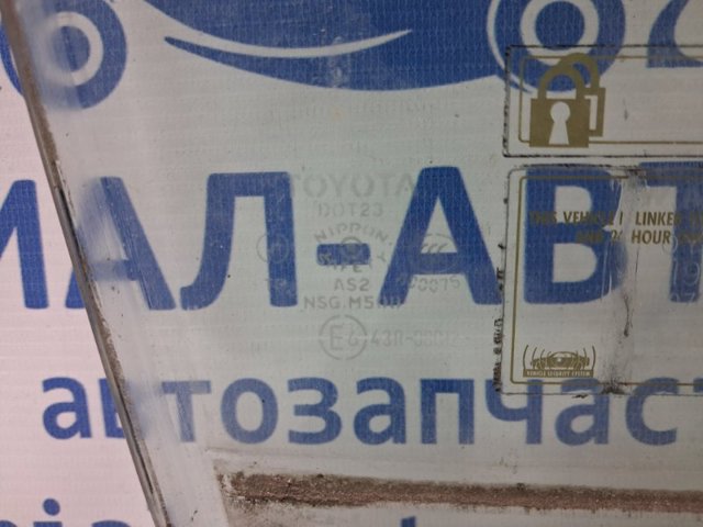 Скло передніх дверей, правих 6810160331 TOYOTA