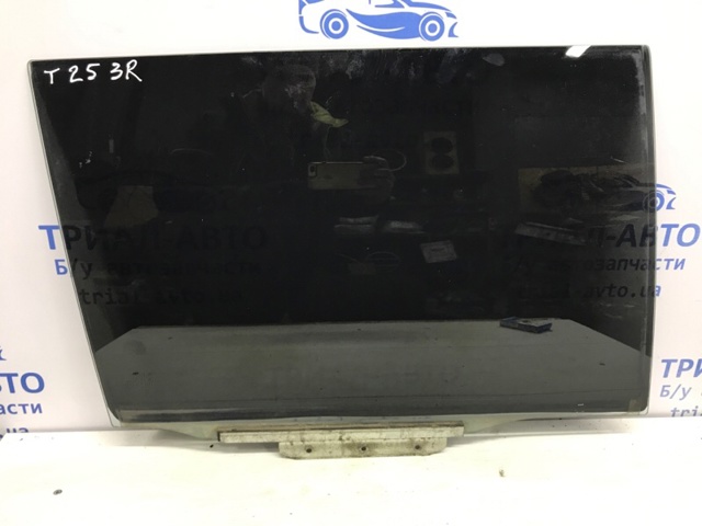 Скло заднє праве 6810305120 TOYOTA